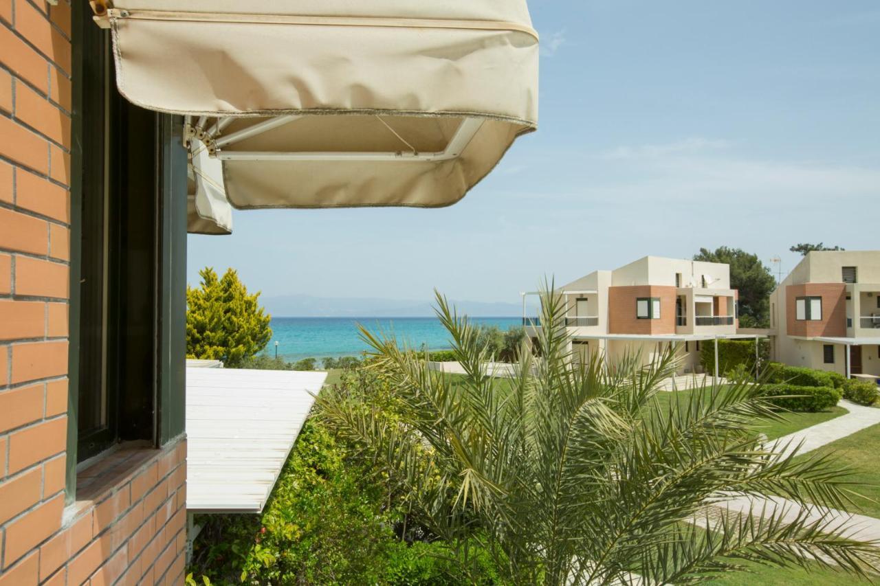 Villa Dihtia On The Sea Pefkochori Bagian luar foto